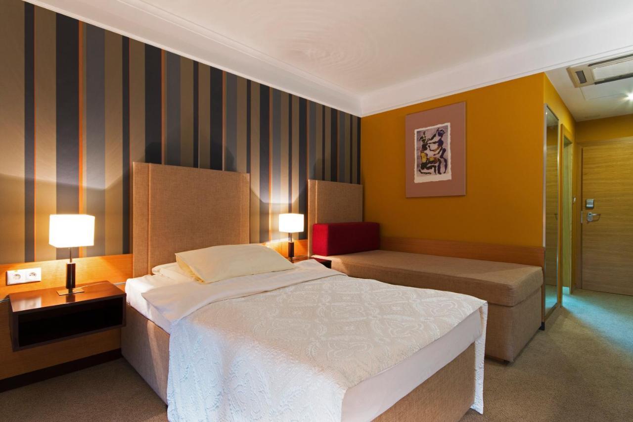 Impiq Hotel Τρνάβα Εξωτερικό φωτογραφία