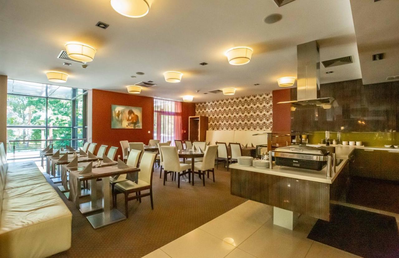 Impiq Hotel Τρνάβα Εξωτερικό φωτογραφία