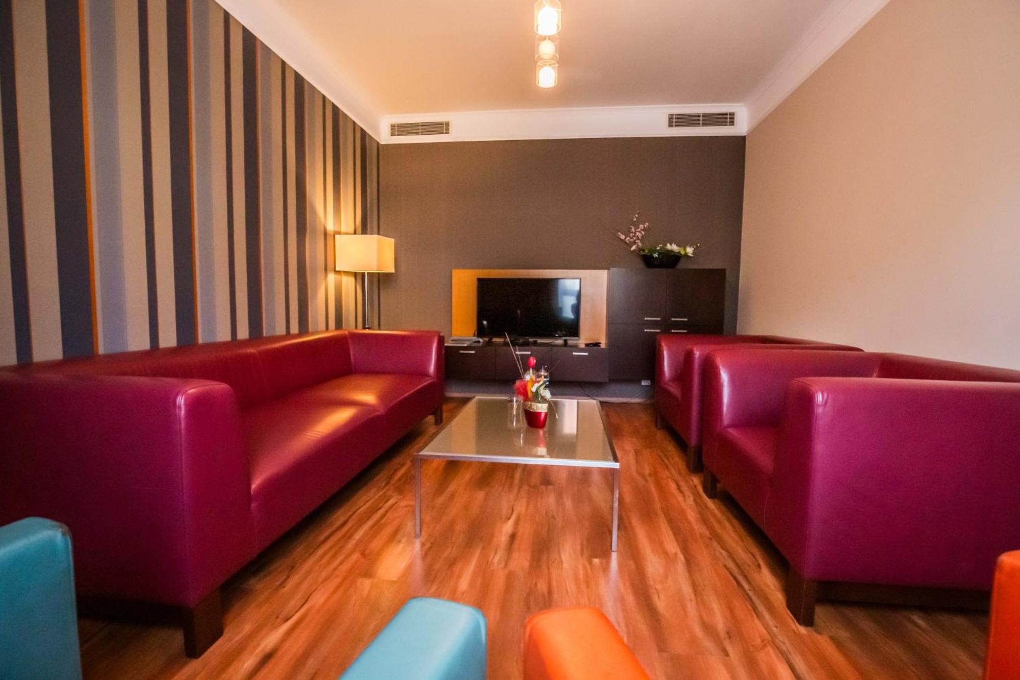 Impiq Hotel Τρνάβα Εξωτερικό φωτογραφία