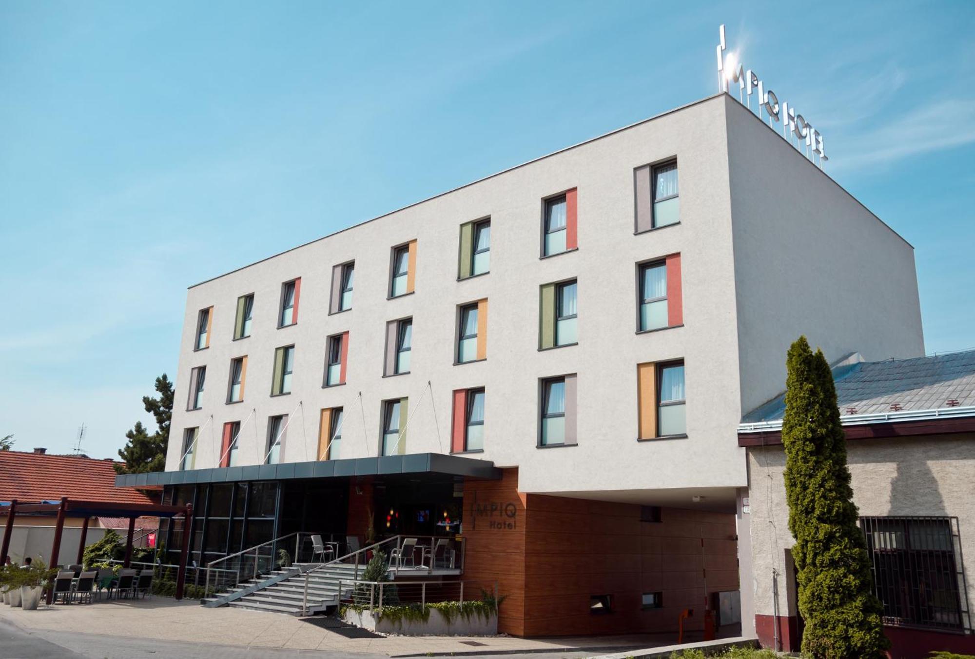 Impiq Hotel Τρνάβα Εξωτερικό φωτογραφία