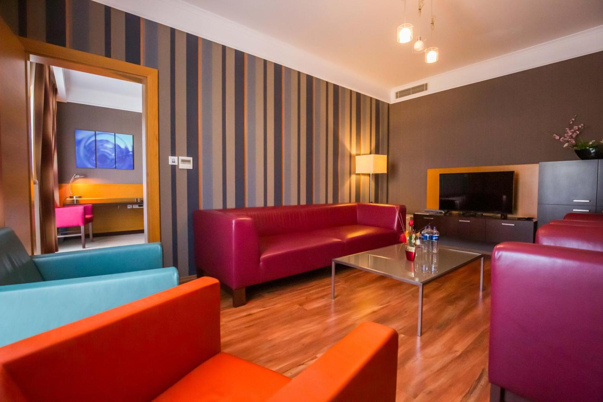 Impiq Hotel Τρνάβα Εξωτερικό φωτογραφία