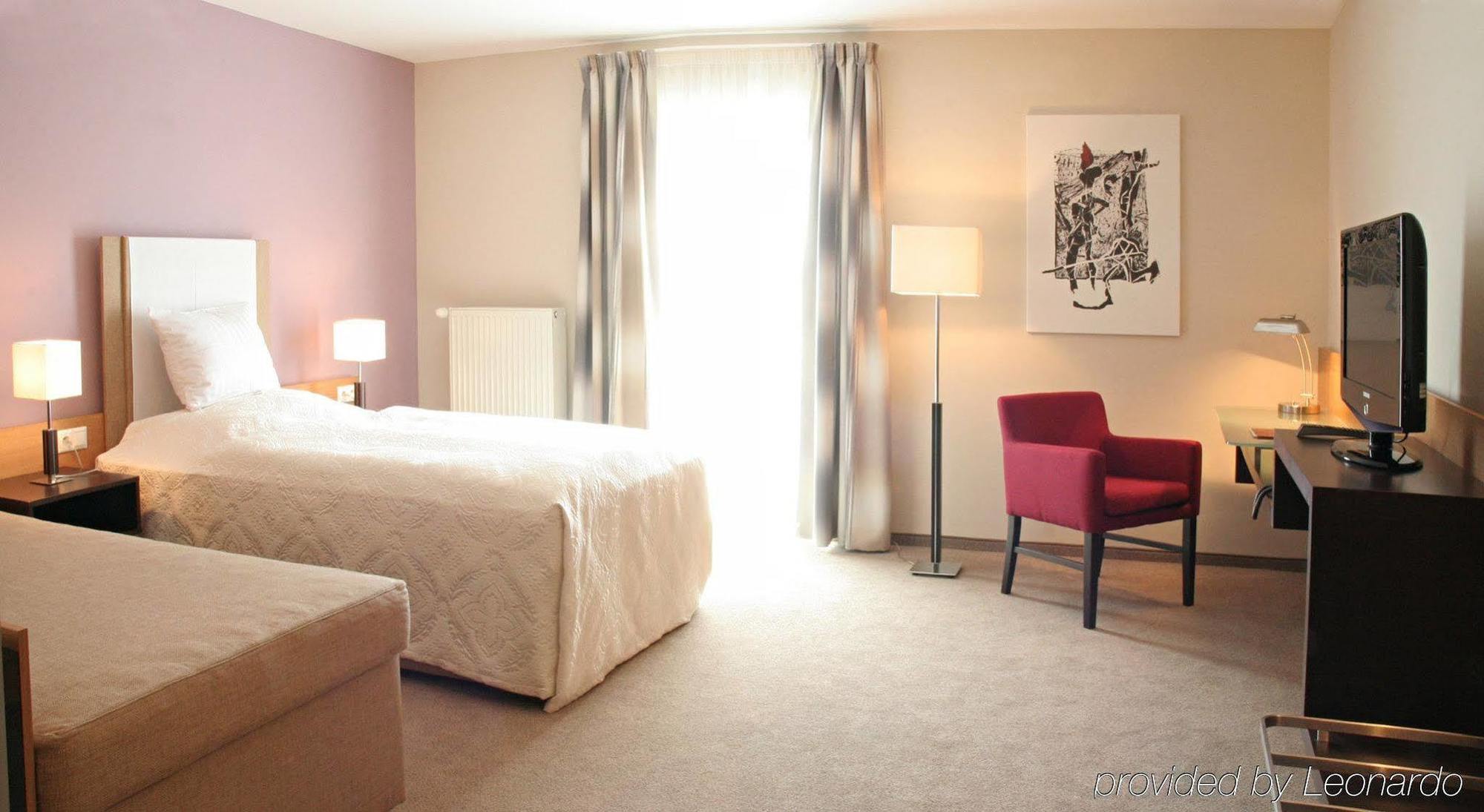 Impiq Hotel Τρνάβα Εξωτερικό φωτογραφία