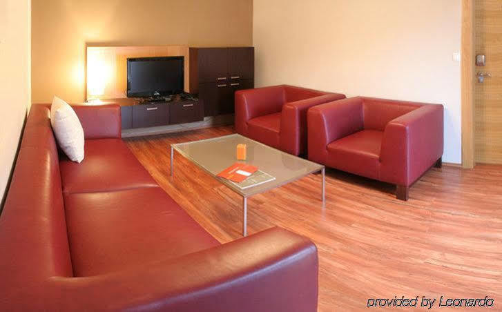Impiq Hotel Τρνάβα Εξωτερικό φωτογραφία
